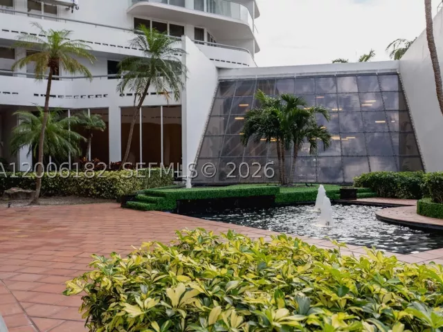 1-bedroom condo for sale in Aventura - 19707 Turnberry Way 18C - MondialRealty