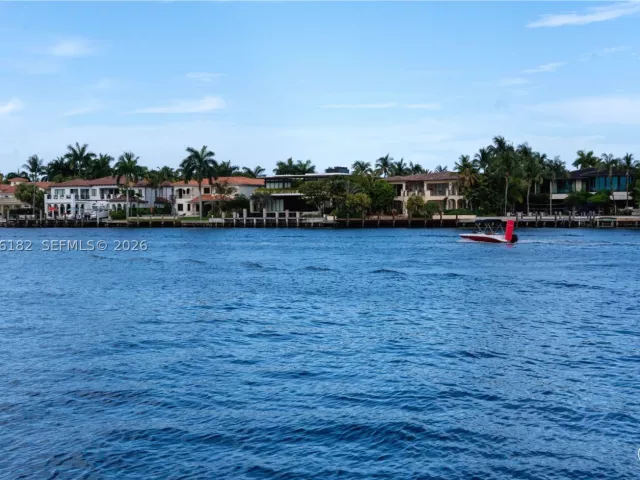 1-bedroom condo for sale in Aventura - 19707 Turnberry Way 18C - MondialRealty