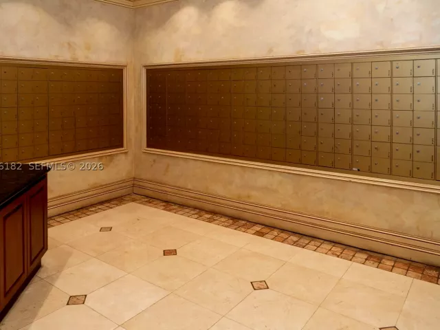 1-bedroom condo for sale in Aventura - 19707 Turnberry Way 18C - MondialRealty