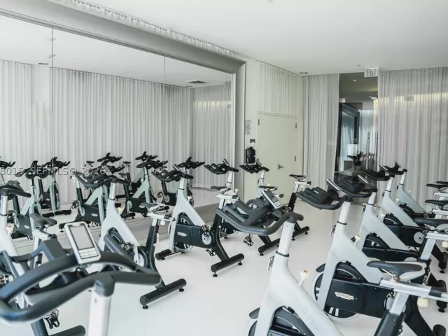 1-bedroom condo for sale in Miami - 495 Brickell Ave 3509 - MondialRealty