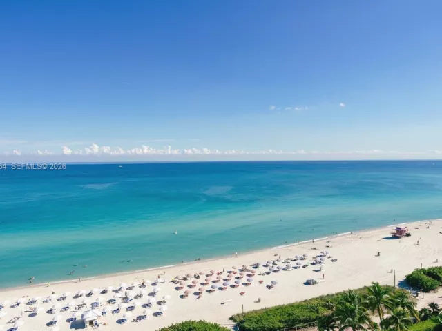 2-bedroom condo for rent in Surfside - 9225 Collins Ave 812 - MondialRealty