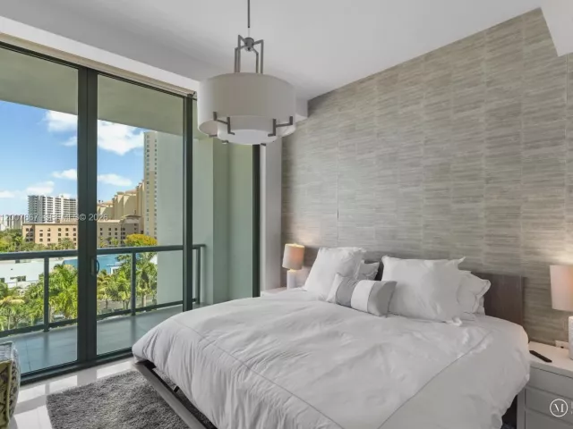 4-bedroom condo for sale in Aventura - 3250 NE 188th St 505 - MondialRealty