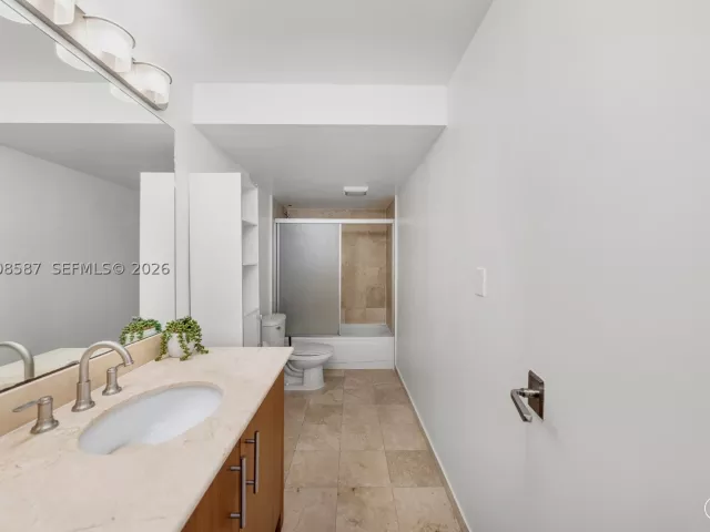 1-bedroom condo for rent in Bal Harbour - 10275 Collins Ave 327 - MondialRealty