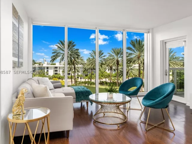 1-bedroom condo for rent in Bal Harbour - 10275 Collins Ave 327 - MondialRealty