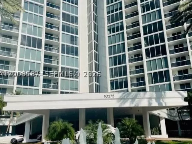1-bedroom condo for rent in Bal Harbour - 10275 Collins Ave 327 - MondialRealty