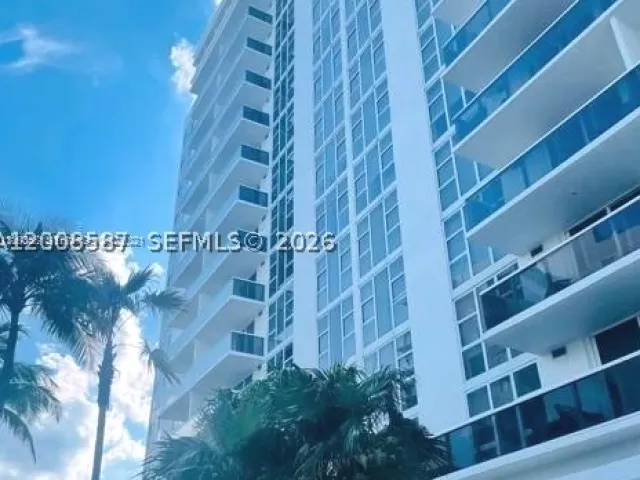 1-bedroom condo for rent in Bal Harbour - 10275 Collins Ave 327 - MondialRealty