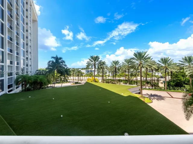 1-bedroom condo for rent in Bal Harbour - 10275 Collins Ave 327 - MondialRealty