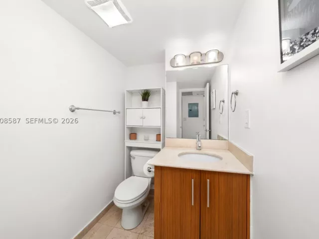 1-bedroom condo for rent in Bal Harbour - 10275 Collins Ave 327 - MondialRealty
