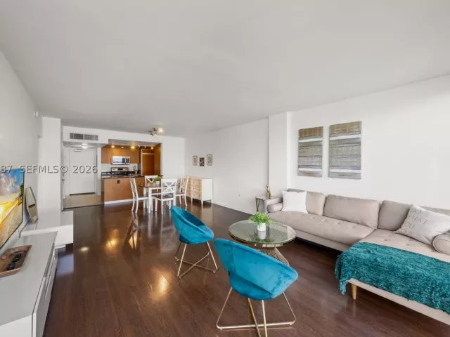 1-bedroom condo for rent in Bal Harbour - 10275 Collins Ave 327 - MondialRealty