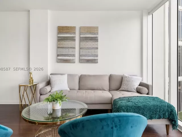 1-bedroom condo for rent in Bal Harbour - 10275 Collins Ave 327 - MondialRealty