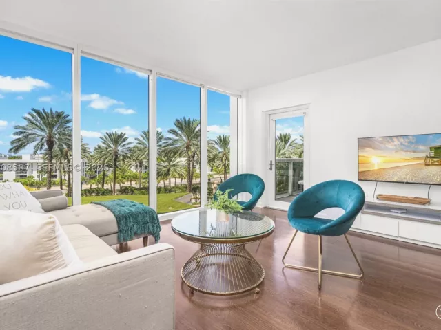1-bedroom condo for rent in Bal Harbour - 10275 Collins Ave 327 - MondialRealty