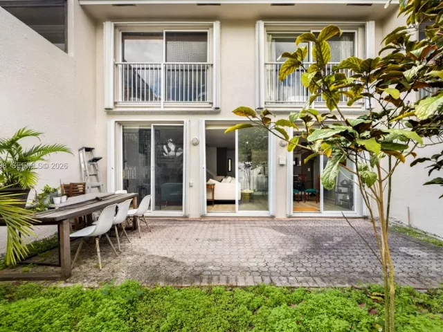 3-bedroom home for rent in Doral - 10233 NW 52nd Ln 0 - MondialRealty