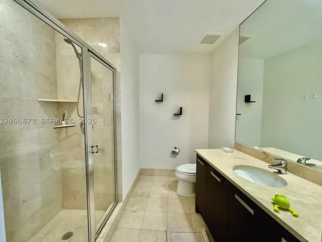 3-bedroom condo for rent in Sunny Isles Beach - 18101 Collins Ave 4302 - MondialRealty