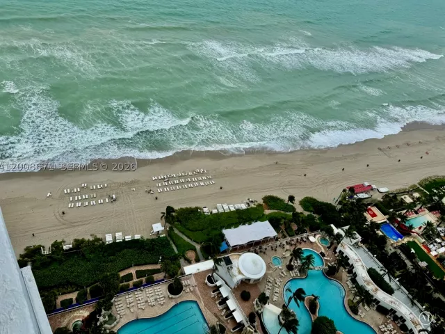 3-bedroom condo for rent in Sunny Isles Beach - 18101 Collins Ave 4302 - MondialRealty