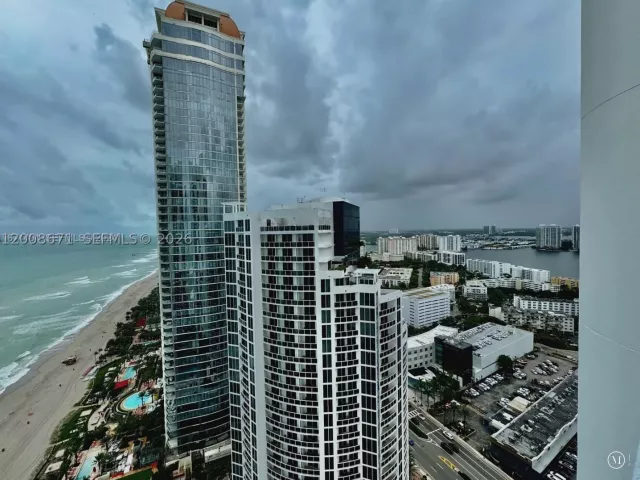 3-bedroom condo for rent in Sunny Isles Beach - 18101 Collins Ave 4302 - MondialRealty