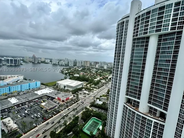 3-bedroom condo for rent in Sunny Isles Beach - 18101 Collins Ave 4302 - MondialRealty