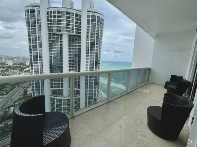 3-bedroom condo for rent in Sunny Isles Beach - 18101 Collins Ave 4302 - MondialRealty