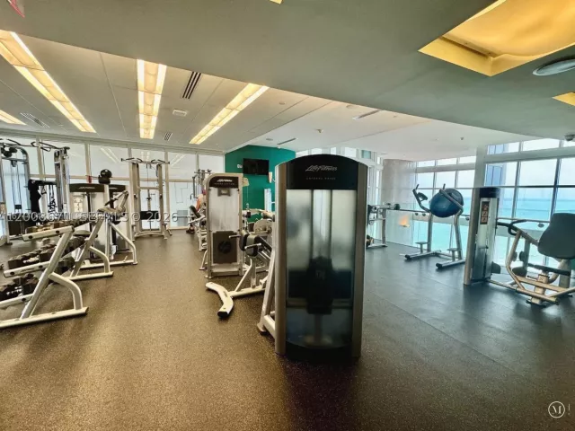 3-bedroom condo for rent in Sunny Isles Beach - 18101 Collins Ave 4302 - MondialRealty
