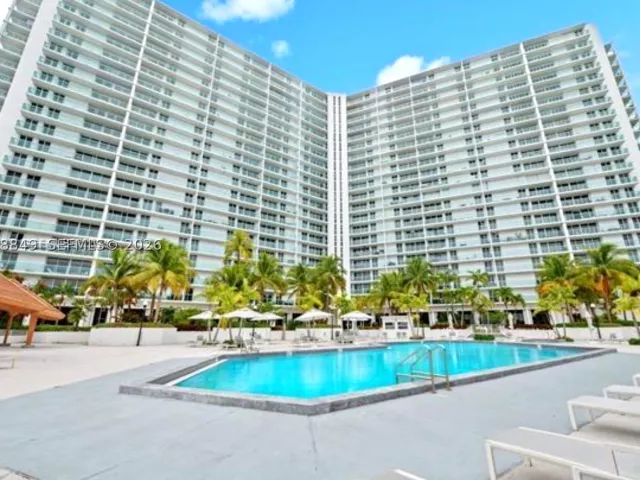 2-bedroom condo for rent in Sunny Isles Beach - 100 Bayview Dr 508 - MondialRealty
