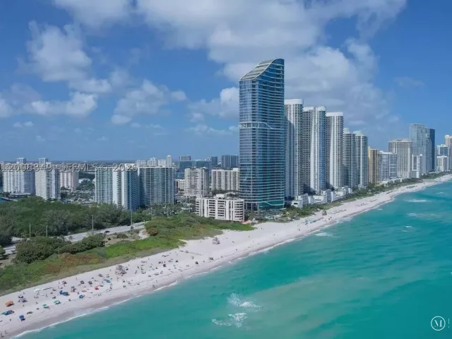 2-bedroom condo for rent in Sunny Isles Beach - 100 Bayview Dr 508 - MondialRealty