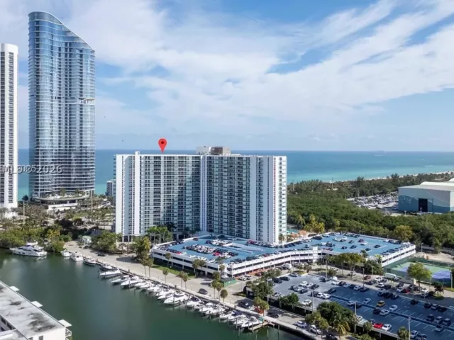 2-bedroom condo for rent in Sunny Isles Beach - 100 Bayview Dr 508 - MondialRealty