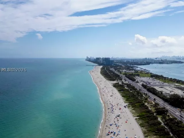 2-bedroom condo for rent in Sunny Isles Beach - 100 Bayview Dr 508 - MondialRealty