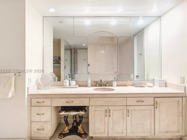 2-bedroom condo for rent in Aventura -  - MondialRealty