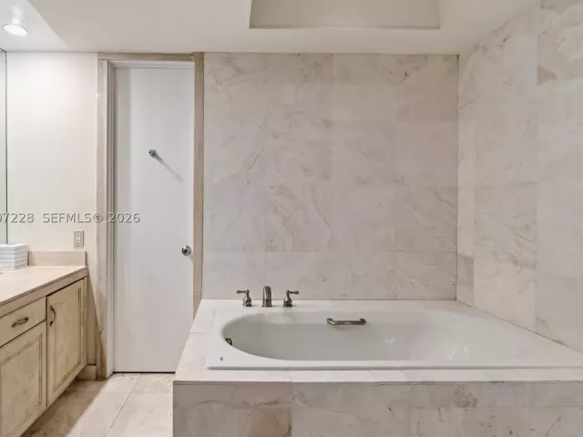 2-bedroom condo for rent in Aventura -  - MondialRealty