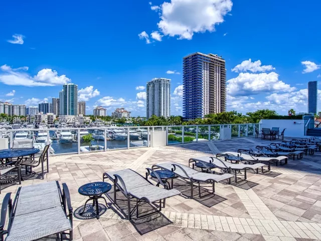 2-bedroom condo for rent in Aventura -  - MondialRealty