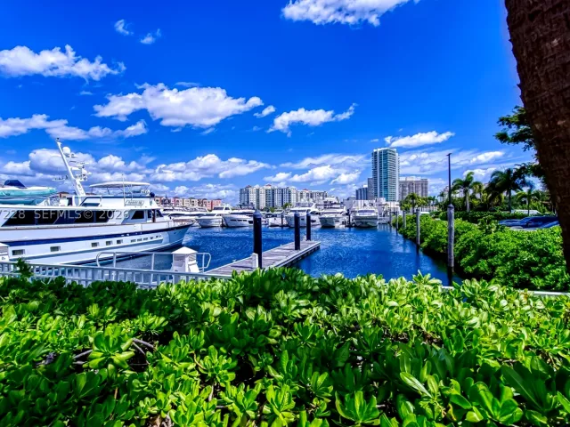 2-bedroom condo for rent in Aventura -  - MondialRealty