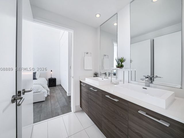 4-bedroom condo for sale in Miami - 1300 S Miami Ave UPH4 - MondialRealty