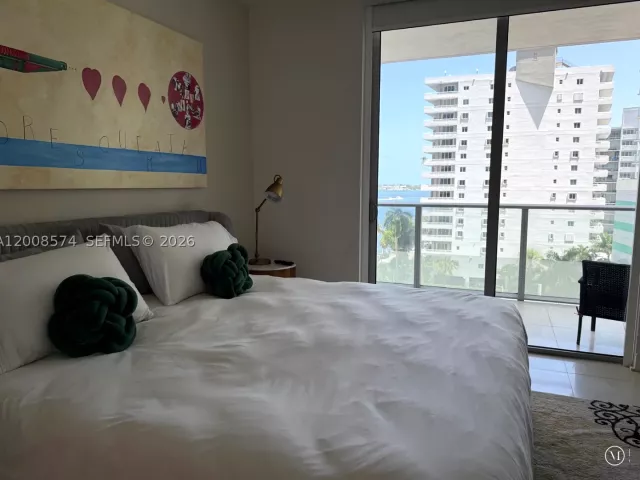 1-bedroom condo for rent in Miami - 1300 Brickell Bay Dr 807 - MondialRealty