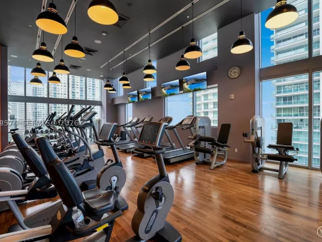 1-bedroom condo for rent in Miami - 1300 Brickell Bay Dr 807 - MondialRealty