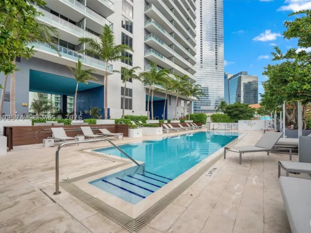 1-bedroom condo for rent in Miami - 1300 Brickell Bay Dr 807 - MondialRealty