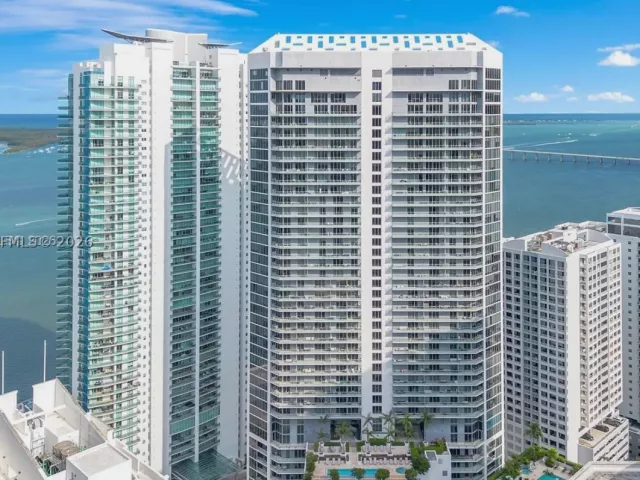 1-bedroom condo for rent in Miami - 1300 Brickell Bay Dr 807 - MondialRealty