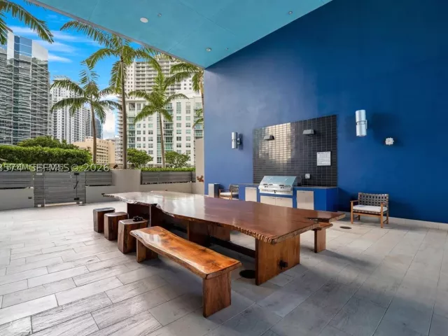 1-bedroom condo for rent in Miami - 1300 Brickell Bay Dr 807 - MondialRealty