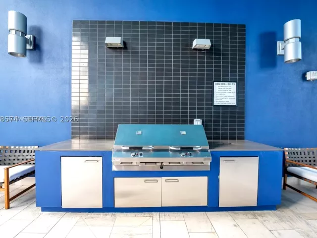 1-bedroom condo for rent in Miami - 1300 Brickell Bay Dr 807 - MondialRealty