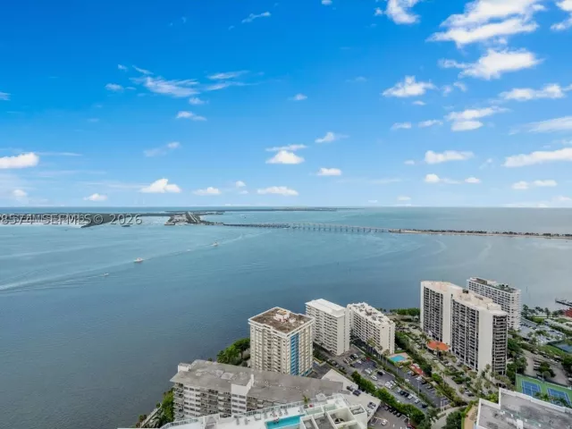 1-bedroom condo for rent in Miami - 1300 Brickell Bay Dr 807 - MondialRealty