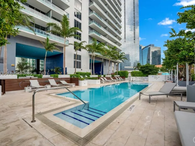 1-bedroom condo for rent in Miami - 1300 Brickell Bay Dr 807 - MondialRealty