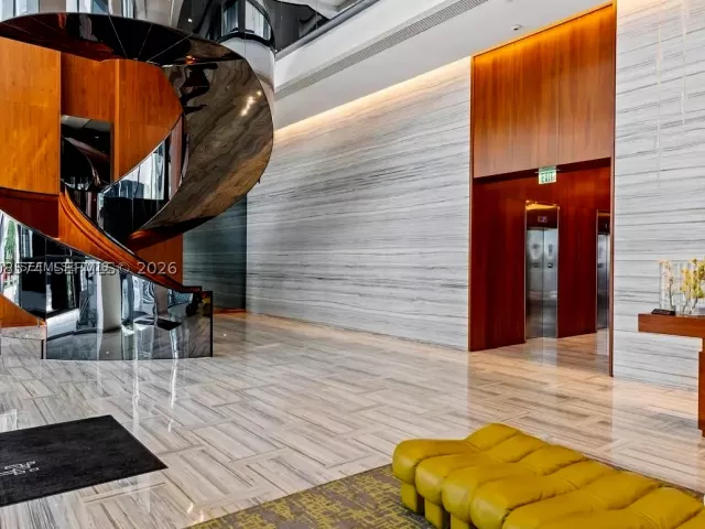 1-bedroom condo for rent in Miami - 1300 Brickell Bay Dr 807 - MondialRealty