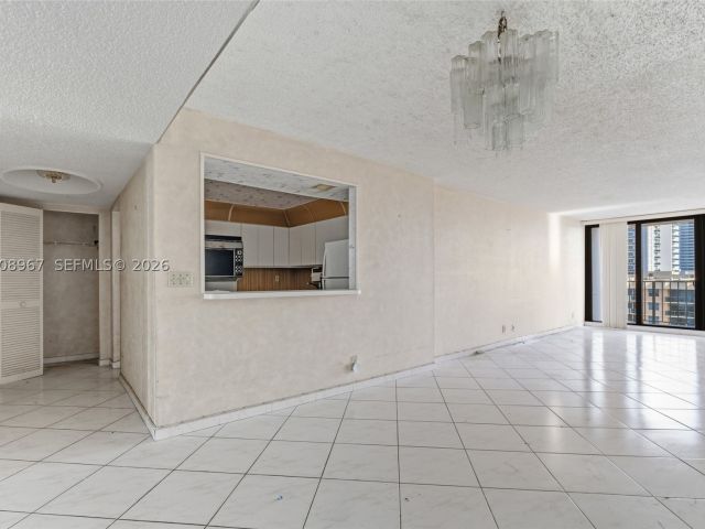 2-bedroom condo for sale in Hollywood - 2401 S Ocean Dr 1907 - MondialRealty