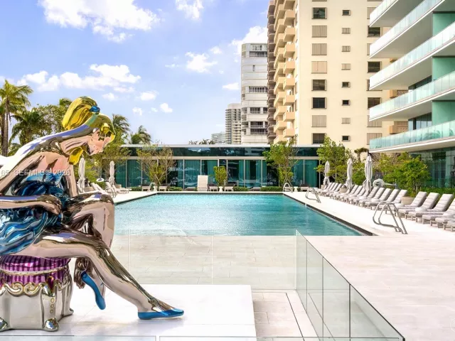 1-bedroom condo for rent in Bal Harbour - 10201 Collins Ave 503 - MondialRealty