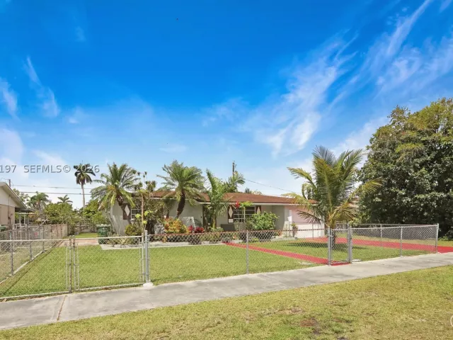 3-bedroom home for sale in Homestead - 1762 NW 8th Ave - MondialRealty