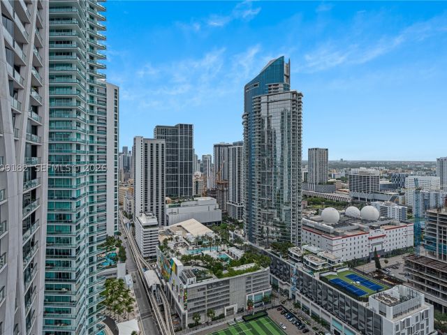 2-bedroom condo for sale in Miami - 1040 Biscayne Blvd 3607 - MondialRealty