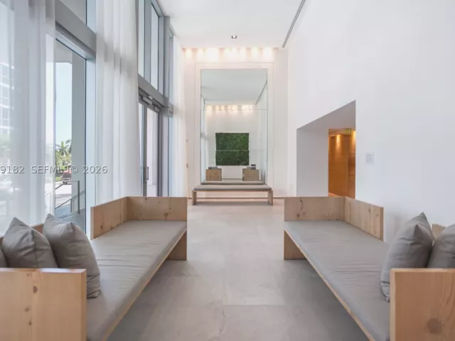 2-bedroom condo for sale in Miami - 1040 Biscayne Blvd 3607 - MondialRealty