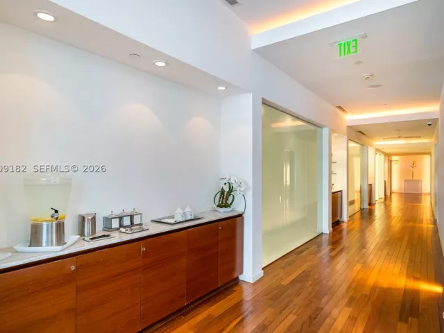 2-bedroom condo for sale in Miami - 1040 Biscayne Blvd 3607 - MondialRealty