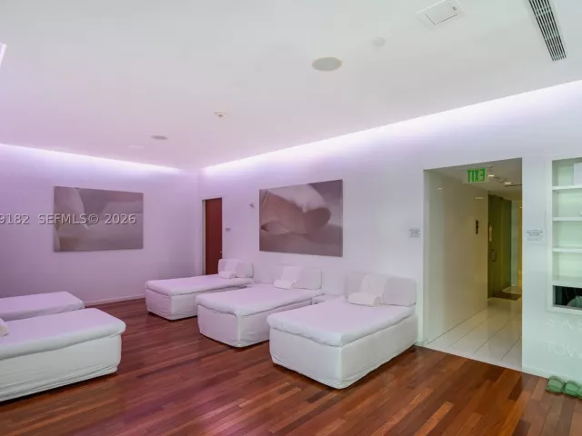 2-bedroom condo for sale in Miami - 1040 Biscayne Blvd 3607 - MondialRealty