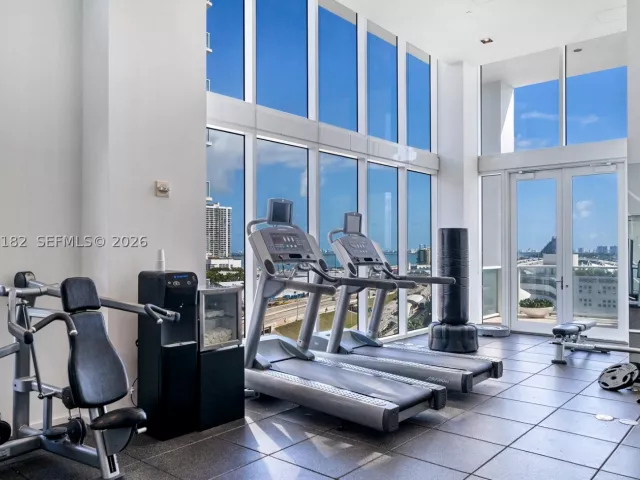 2-bedroom condo for sale in Miami - 1040 Biscayne Blvd 3607 - MondialRealty