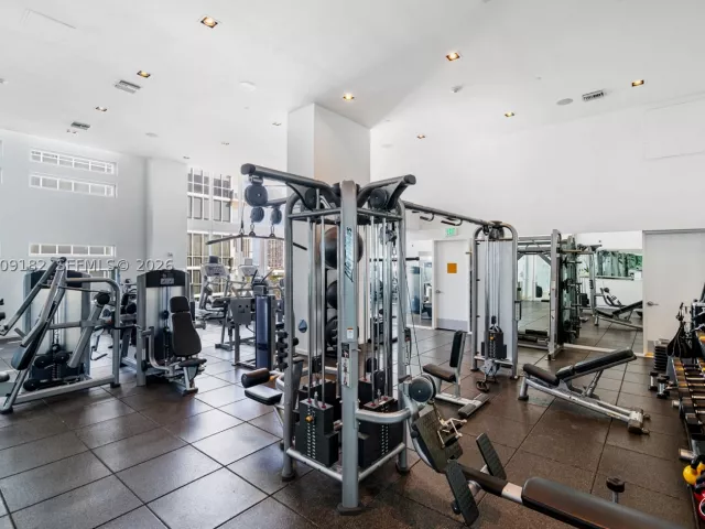 2-bedroom condo for sale in Miami - 1040 Biscayne Blvd 3607 - MondialRealty