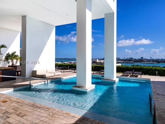 2-bedroom condo for sale in Miami - 1040 Biscayne Blvd 3607 - MondialRealty